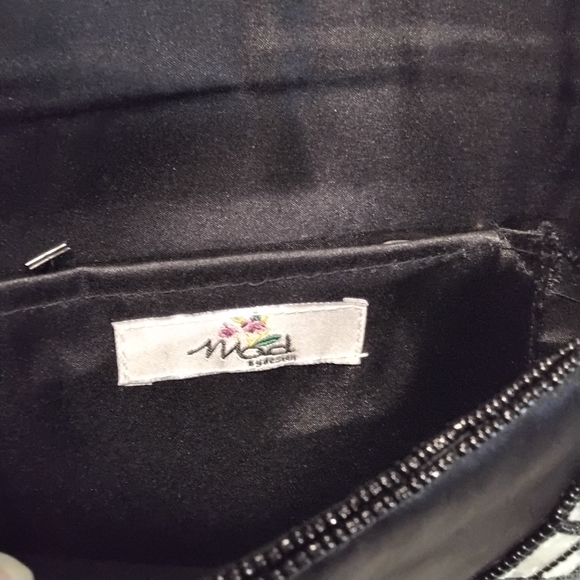 Mod by Design Black Bead and Mother of Pearl Square and Flower Envelope Clutch - Picture 5 of 7